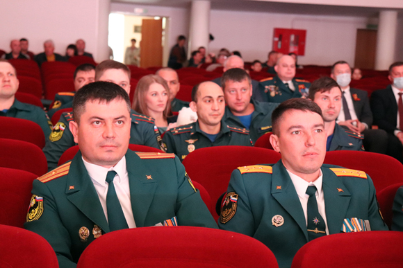 Сотрудники пожарной охраны отмечают профессиональный праздник
