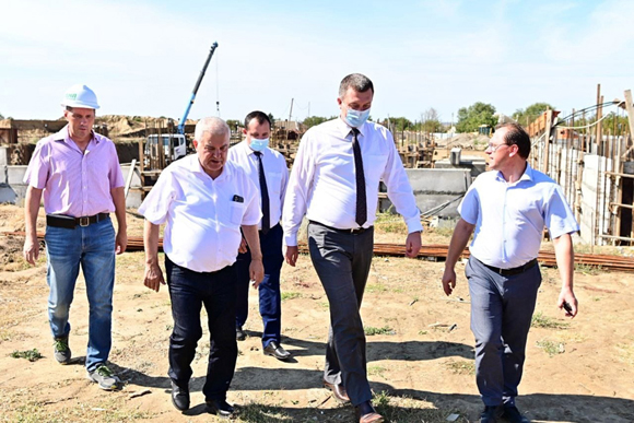 Представители краевого Правительства посетили ряд строящихся на Прикумье социальных объектов