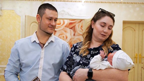 Вороновы зарегистрировали появление на свет нового члена семьи