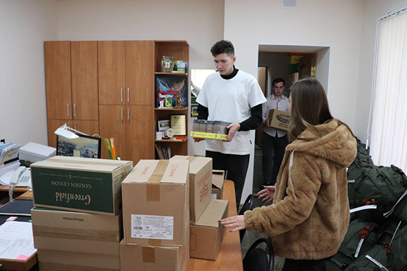 КВНщики Будённовского округа собрали гуманитарный груз для участников СВО