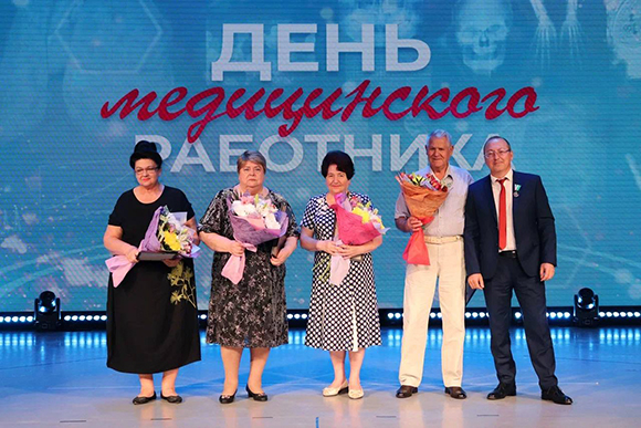 Врачей чествовали в преддверии профессионального праздника в Доме культуры Будённовска