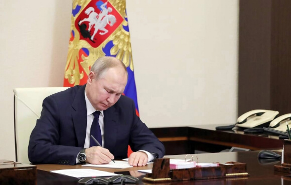 Путин подписал закон об увеличении штрафа за неявку в военкомат по повестке
