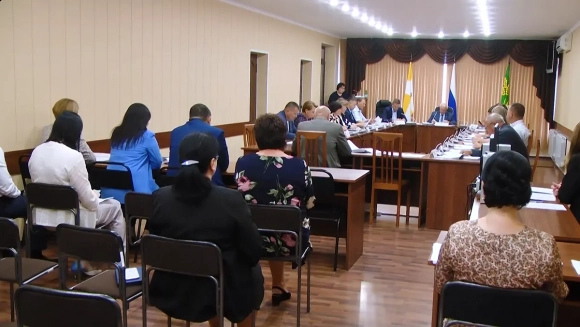 Первое после летних каникул заседание Думы прошло в Будённовске 25 сентября