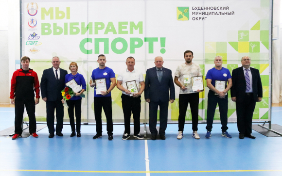 Лидеров конкурса среди тренеров наградили в Будённовске