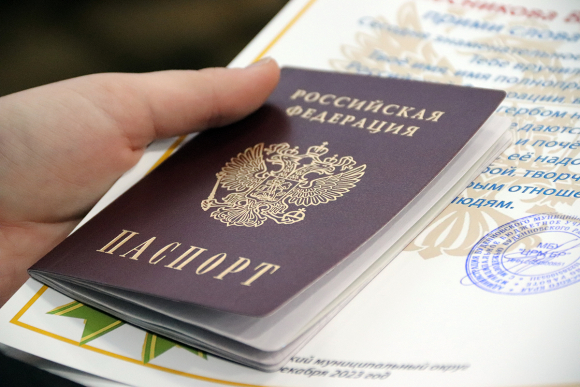 В День Конституции России 14-летние будённовцы получили паспорта