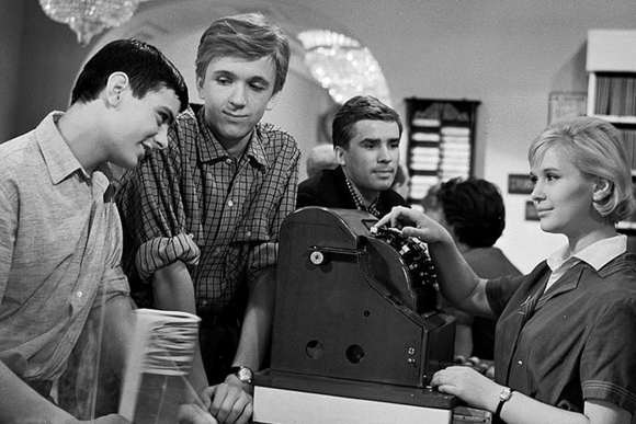 60 лет исполняется фильму «Я шагаю по Москве»